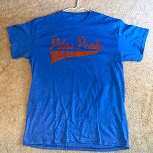 Medium mens blue Pikes Peak Colorado T-shirt